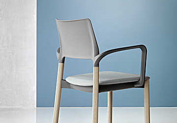 ARN-FRAME-CHAIR-4L-LGW-UP-Bridge-Studios-Berlin_13480